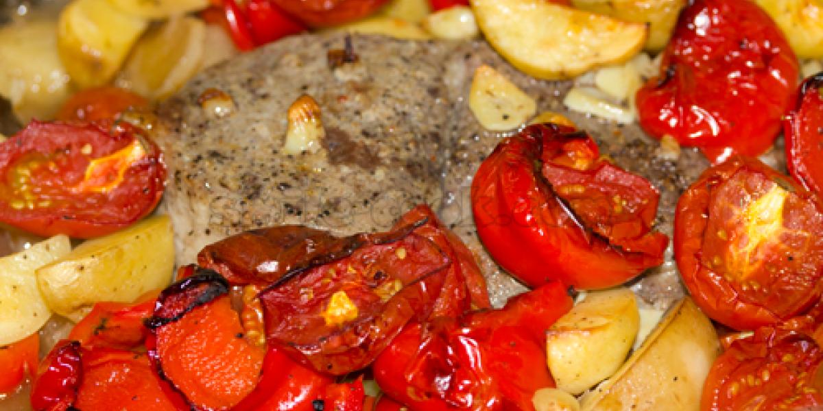 запечена в рукаві телятина з овочами