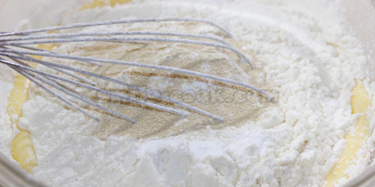 яйця, борошно і дріжджі яйця, борошно і дріжджі